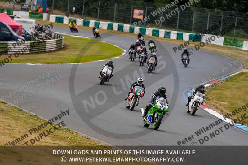 Vintage motorcycle club;eventdigitalimages;mallory park;mallory park trackday photographs;no limits trackdays;peter wileman photography;trackday digital images;trackday photos;vmcc festival 1000 bikes photographs